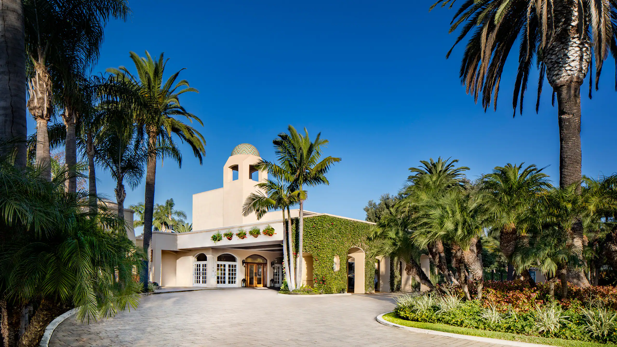 Front drive entrance of the resort